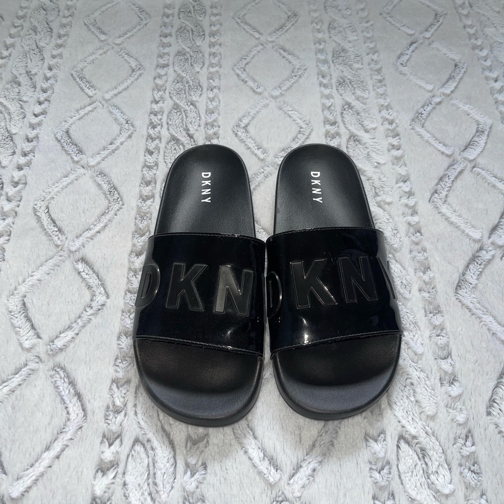NWOT DKNY Women’s Slides